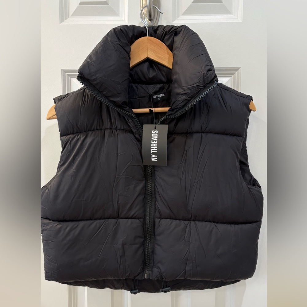 NWT Women’s Cropped Puffer Vest, S 🖤